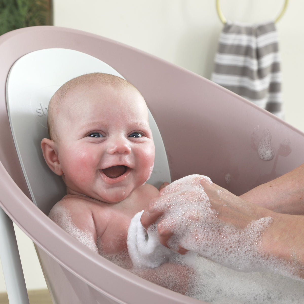 Shnuggle Newborn Bundle: Baby Bath & Accessories Bundle - 5-Piece Set | Cozy Support, Easy Cleanup & Sensory Fun
